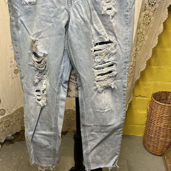 AéRopostale mom jeans size 6. 2 - Picture 2 of 6